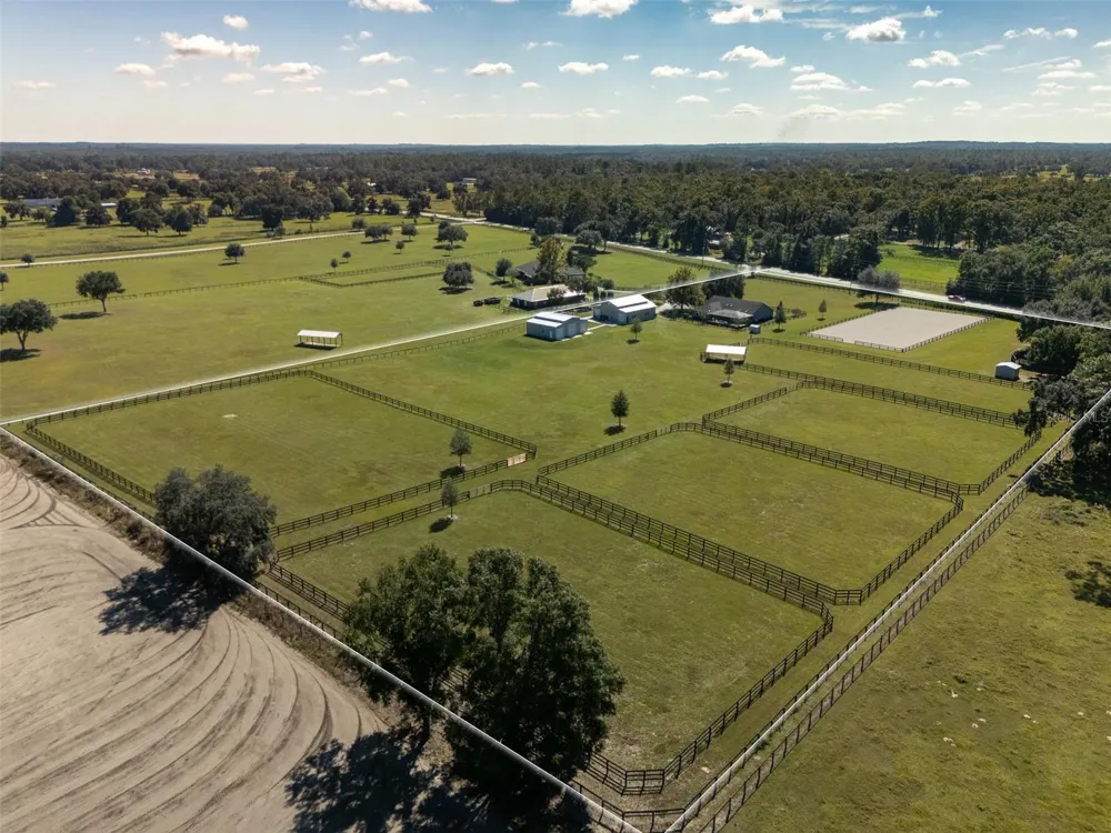 15921 NW HIGHWAY 464B Morriston, FL 32668