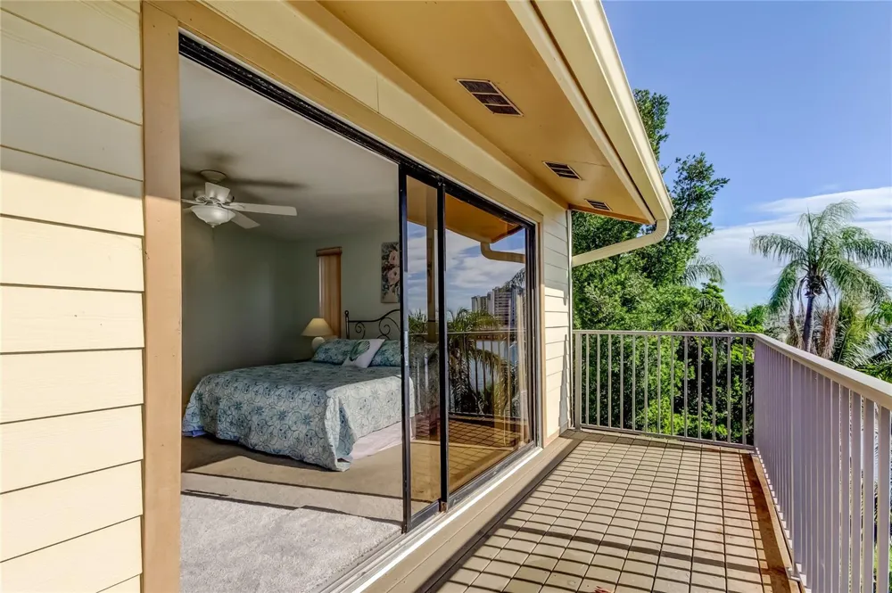 135 92ND AVENUE #5 Treasure Island, FL 33706