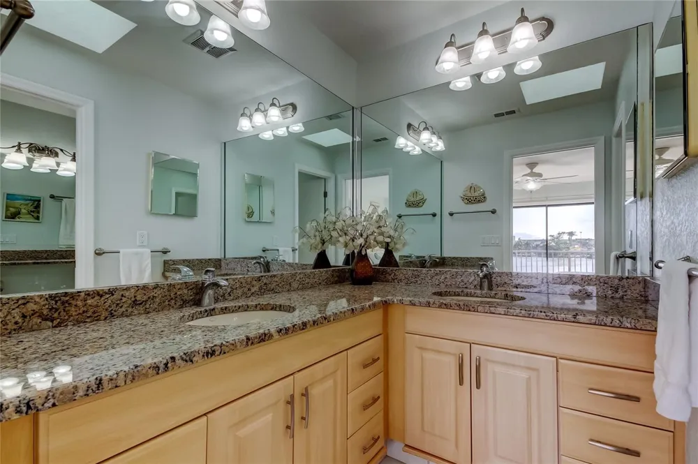 135 92ND AVENUE #5 Treasure Island, FL 33706