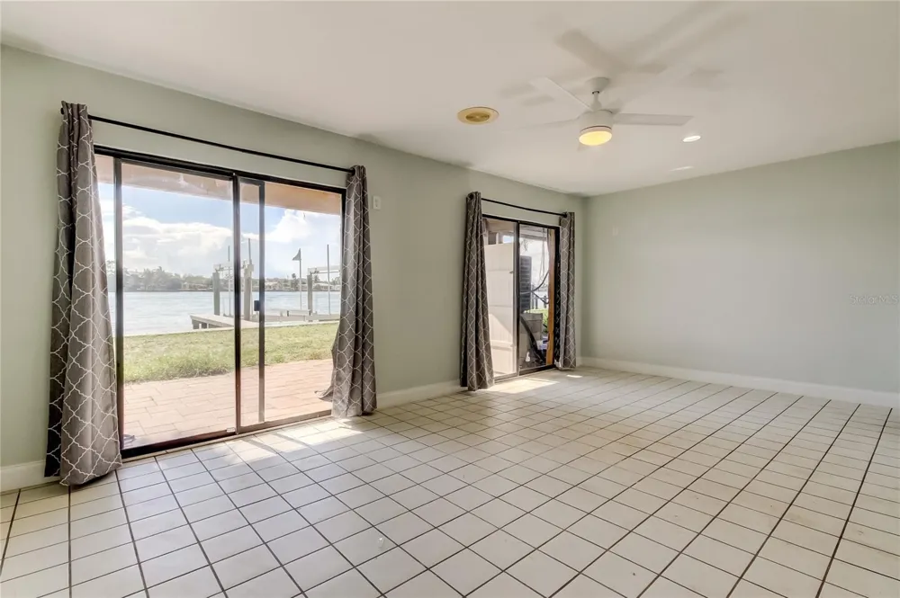135 92ND AVENUE #5 Treasure Island, FL 33706