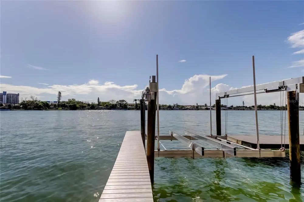135 92ND AVENUE #5 Treasure Island, FL 33706
