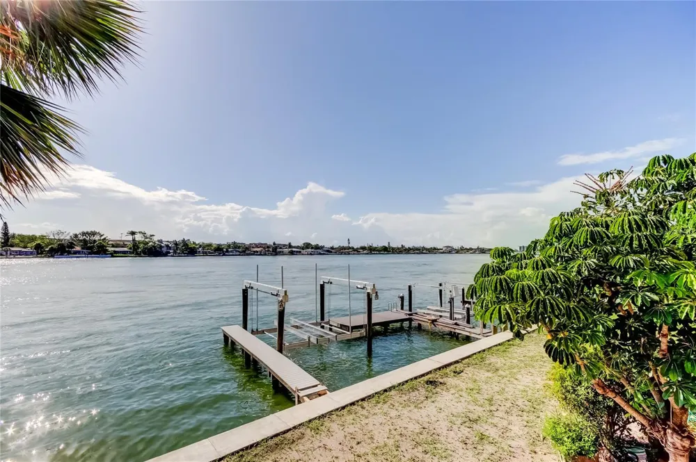 135 92ND AVENUE #5 Treasure Island, FL 33706