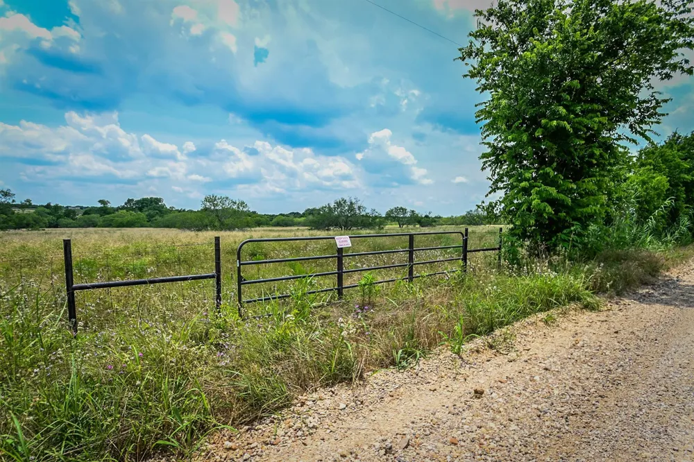 County Road 447 Waelder, TX 78959