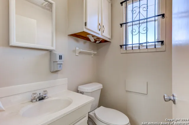 2930 E Houston San Antonio, TX 78202
