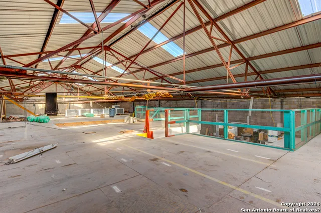 2930 E Houston San Antonio, TX 78202
