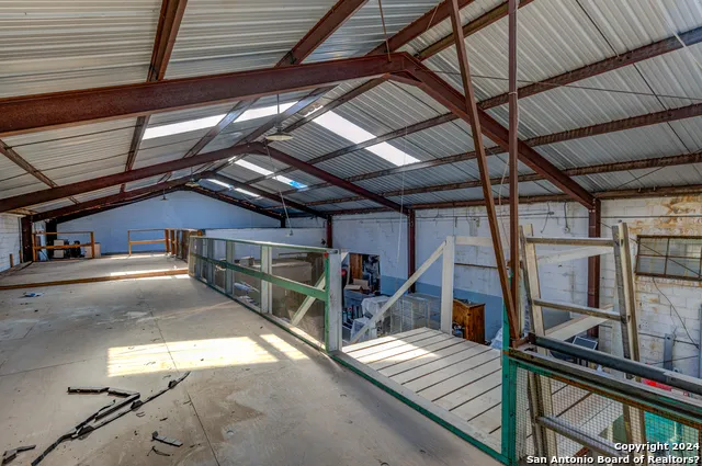 2930 E Houston San Antonio, TX 78202