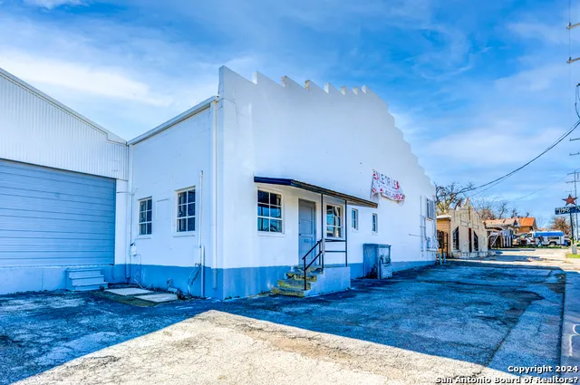 2930 E Houston San Antonio, TX 78202