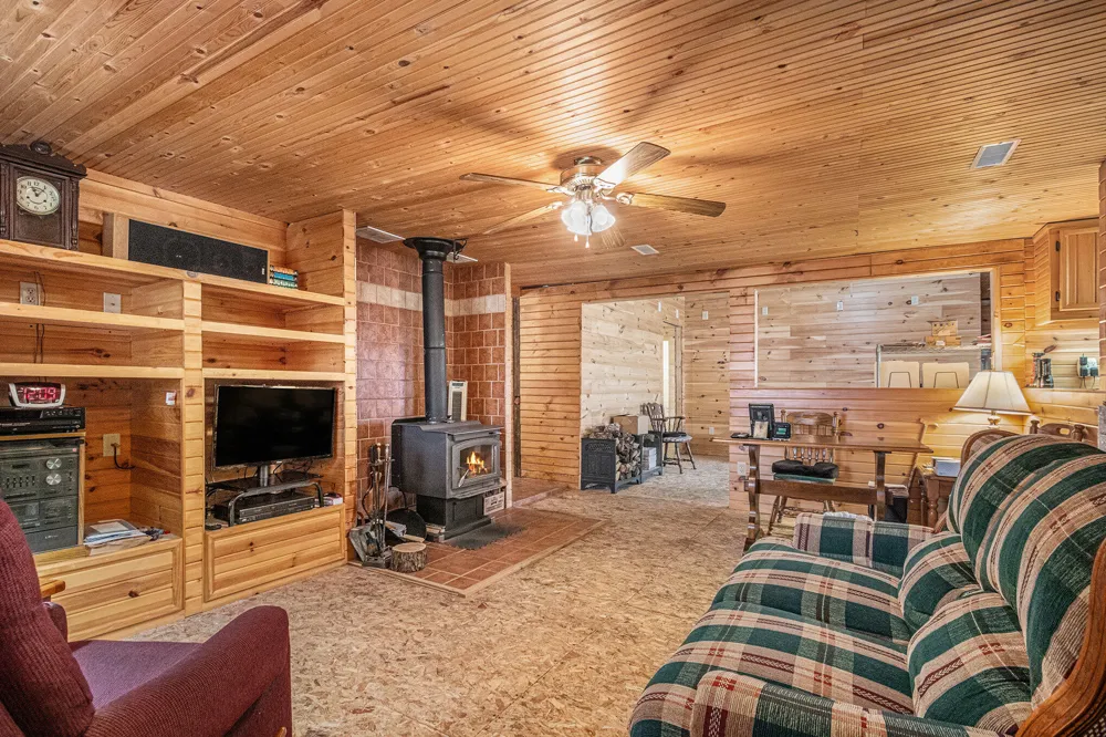53027 Twin Lakes Road Wayne Township, MI 49047