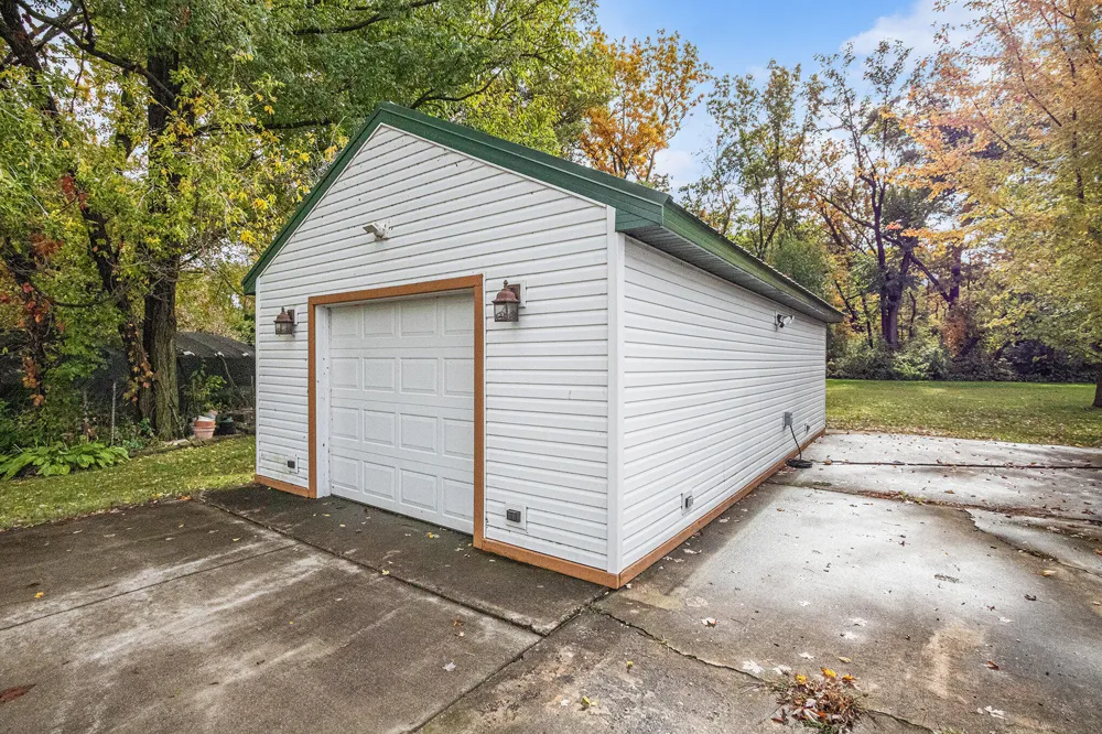 53027 Twin Lakes Road Wayne Township, MI 49047