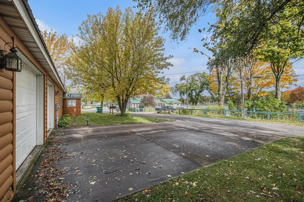 53027 Twin Lakes Road Wayne Township, MI 49047