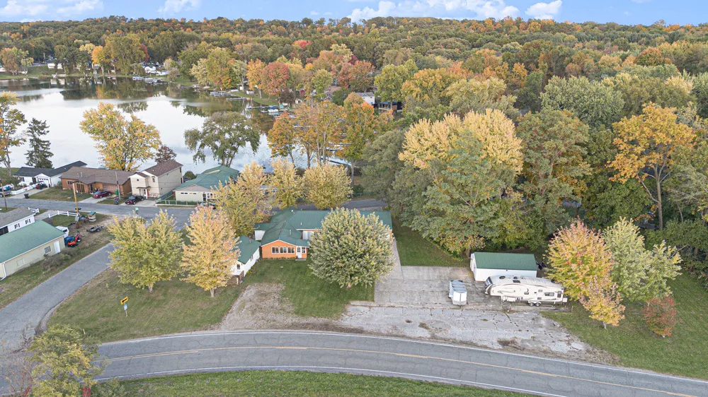 53027 Twin Lakes Road Wayne Township, MI 49047