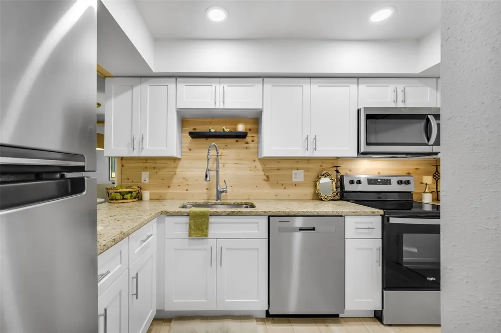 2900 LICHEN LANE #B Clearwater, FL 33760
