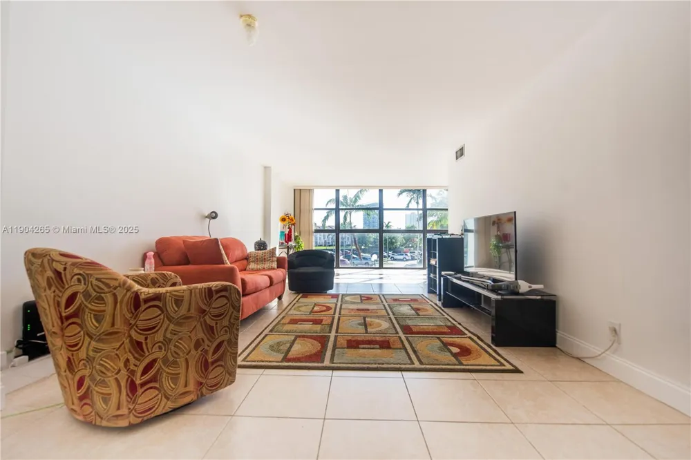 200 Leslie Dr #214 Hallandale Beach, FL 33009