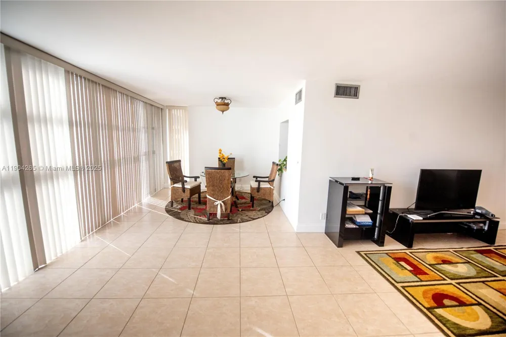 200 Leslie Dr #214 Hallandale Beach, FL 33009