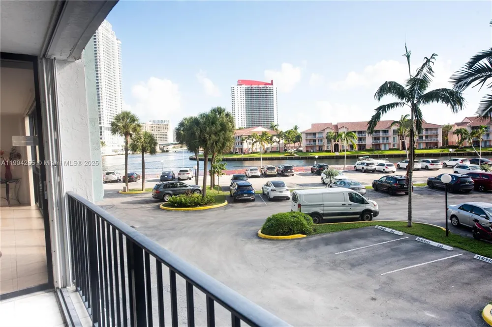 200 Leslie Dr #214 Hallandale Beach, FL 33009
