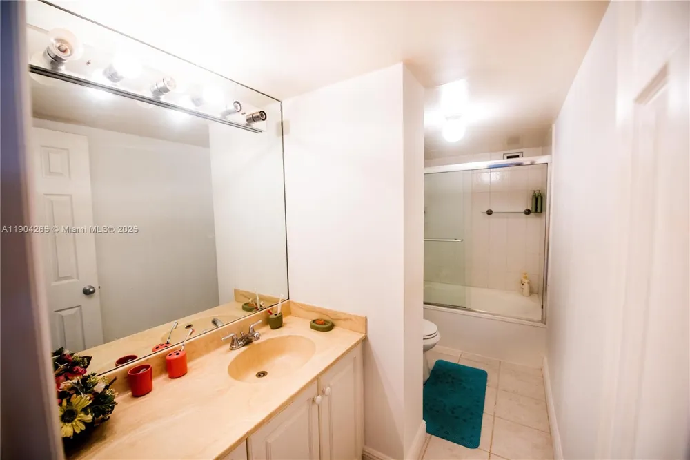 200 Leslie Dr #214 Hallandale Beach, FL 33009
