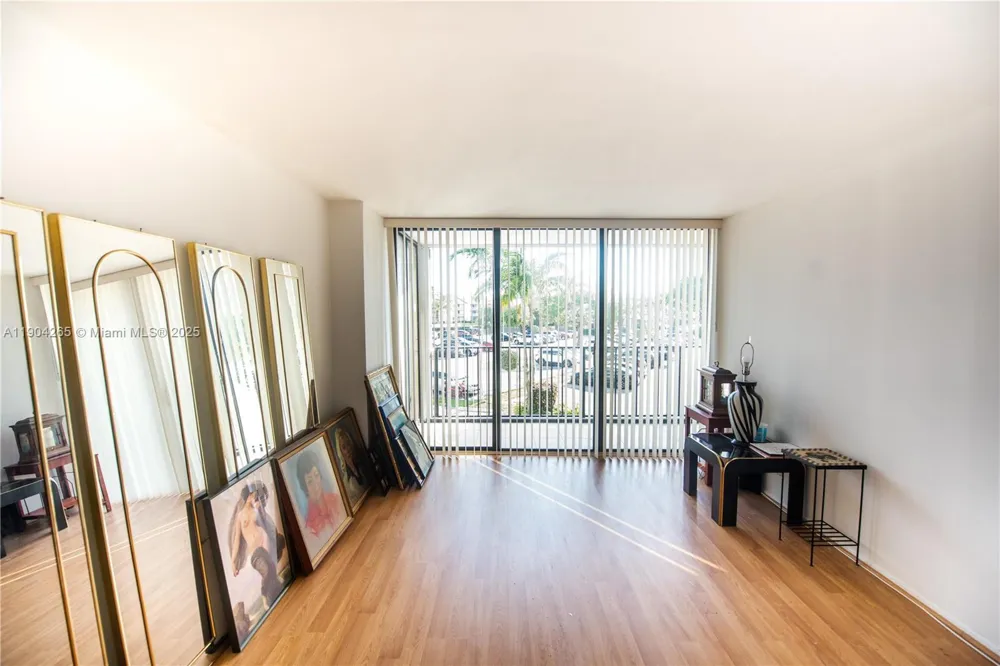 200 Leslie Dr #214 Hallandale Beach, FL 33009