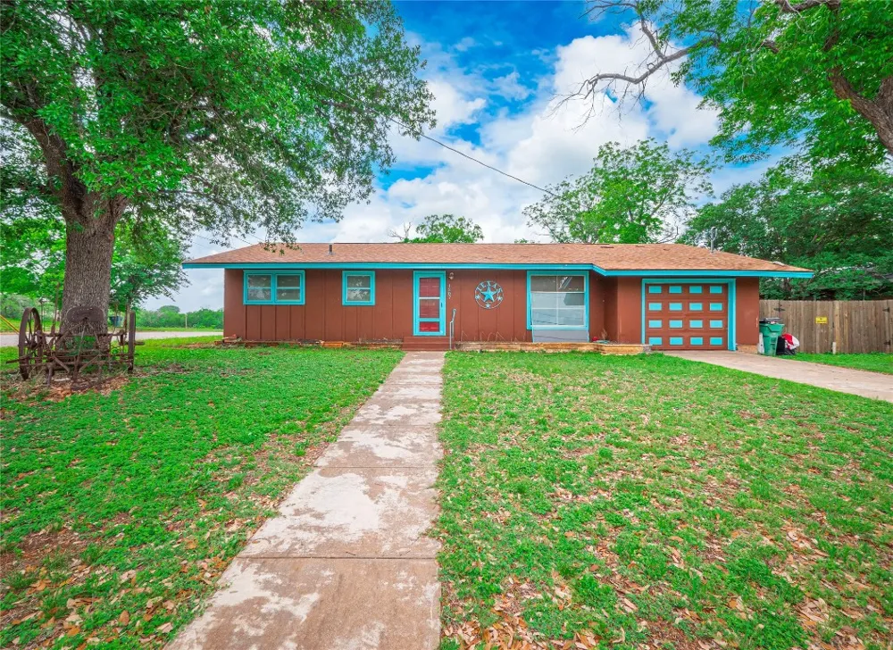 1207 Flag Street Llano, TX 78643