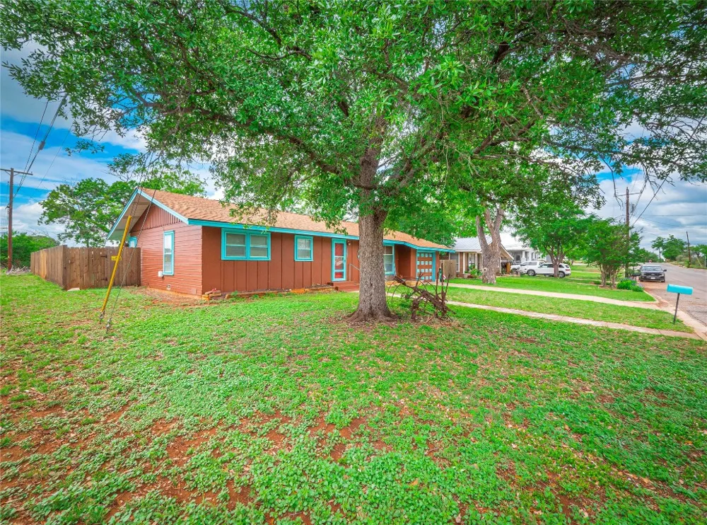 1207 Flag Street Llano, TX 78643
