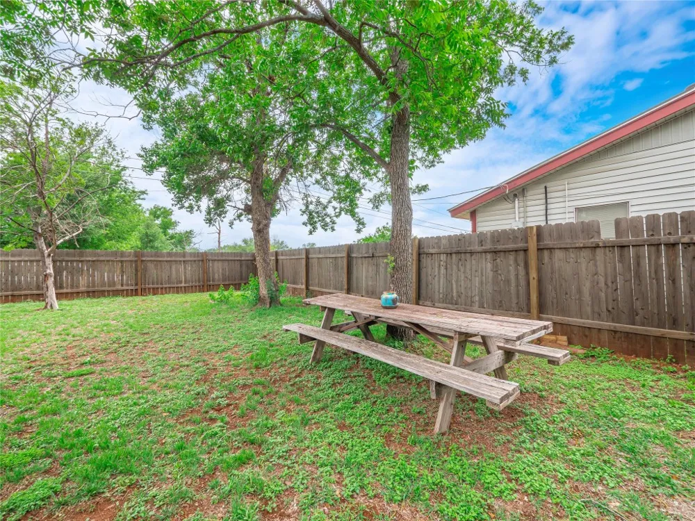 1207 Flag Street Llano, TX 78643