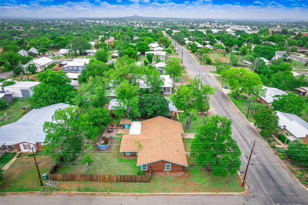 1207 Flag Street Llano, TX 78643