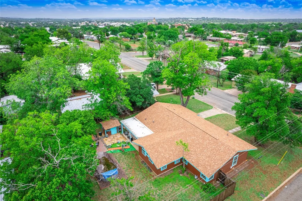 1207 Flag Street Llano, TX 78643