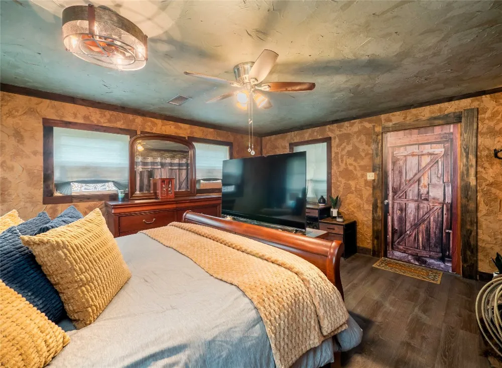 1207 Flag Street Llano, TX 78643