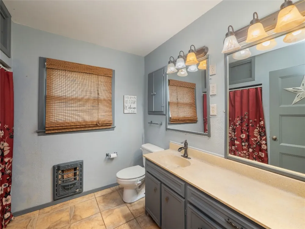 1207 Flag Street Llano, TX 78643