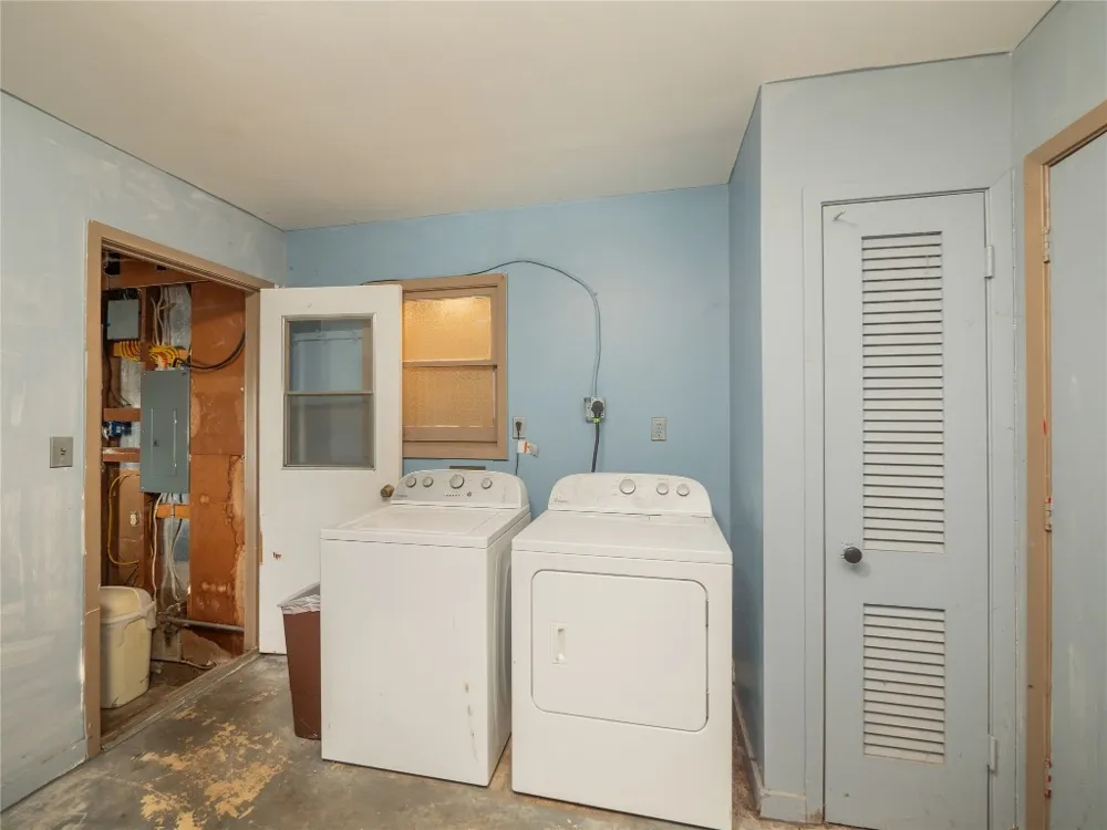 1207 Flag Street Llano, TX 78643