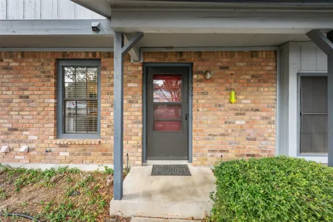 1411 Gracy Farms Lane #100