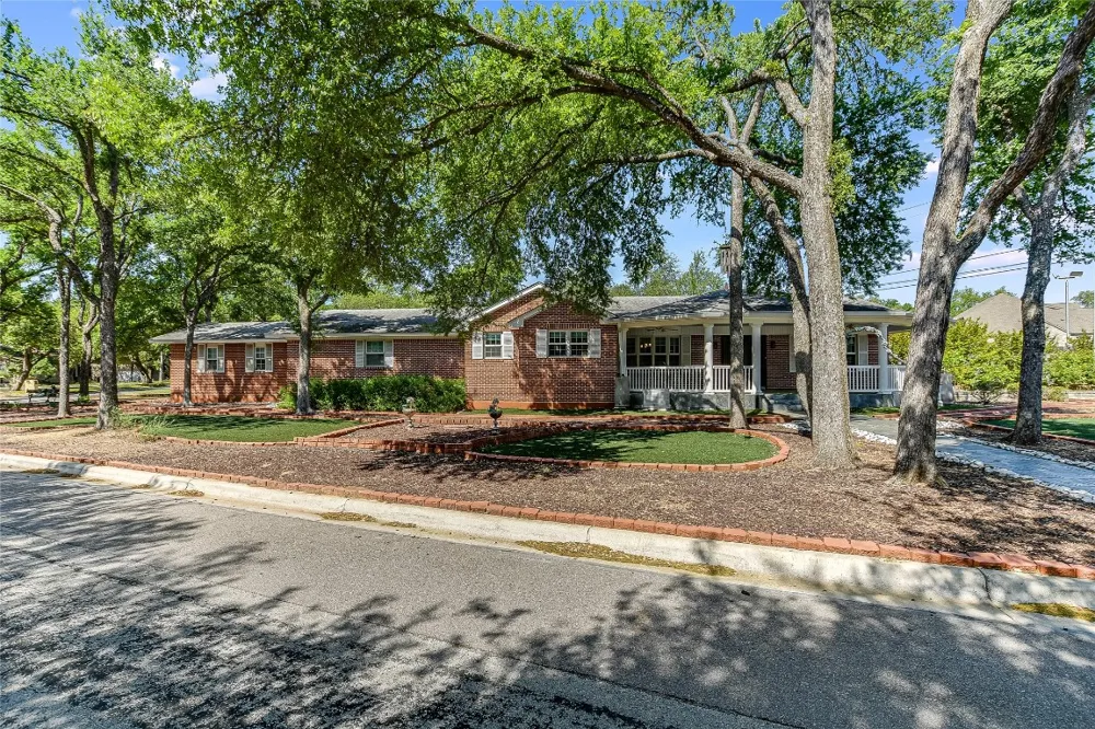 11906 Arch Hill Drive