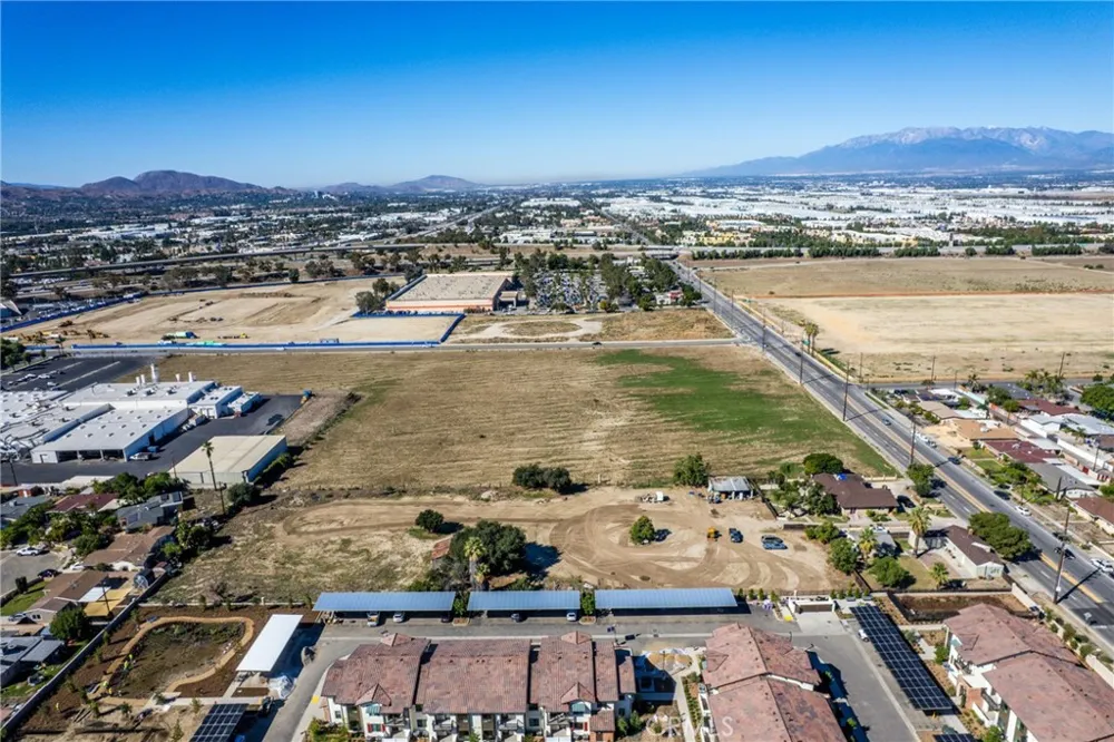 831 W Lugonia Redlands, CA 92374