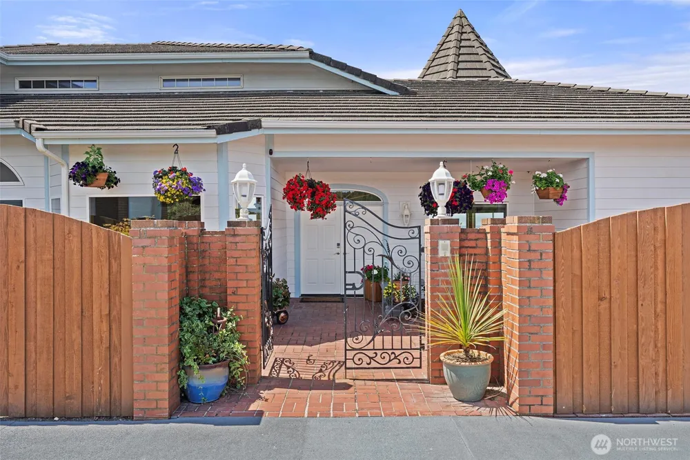 1981 Grey Gull Lane S Westport, WA 98595