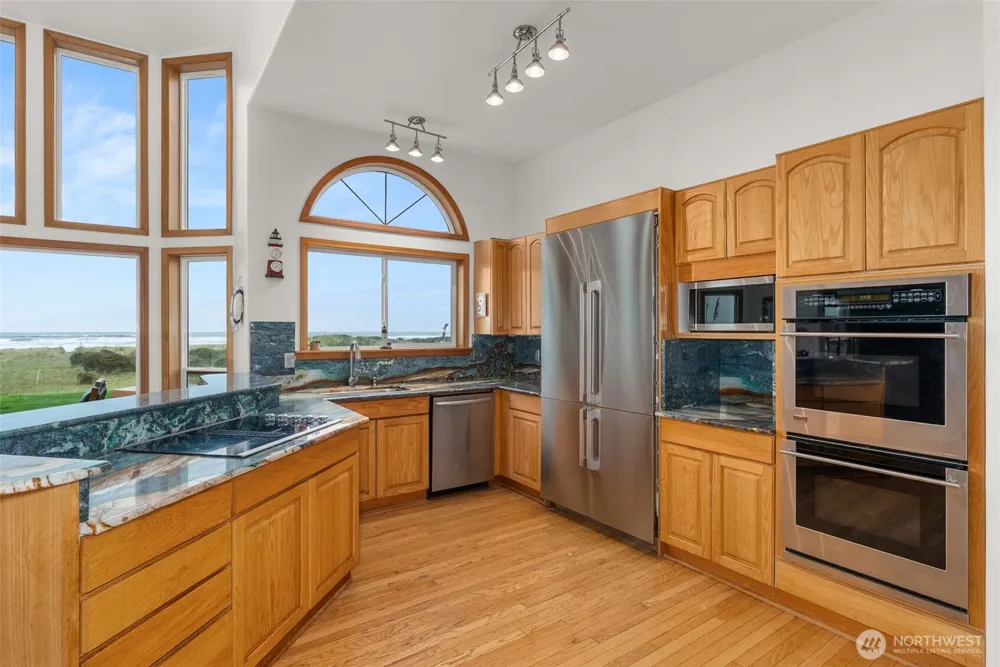 1981 Grey Gull Lane S Westport, WA 98595