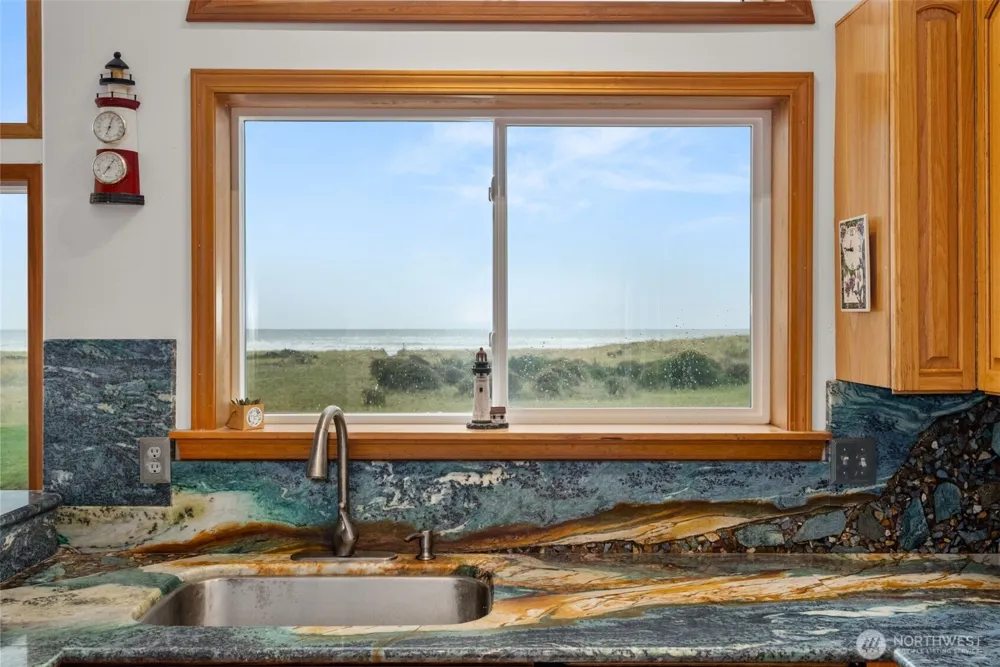 1981 Grey Gull Lane S Westport, WA 98595