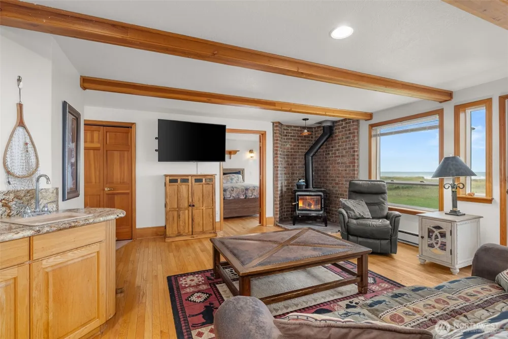 1981 Grey Gull Lane S Westport, WA 98595