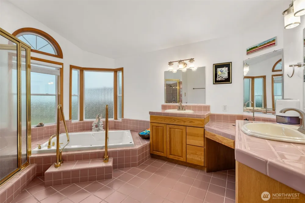 1981 Grey Gull Lane S Westport, WA 98595