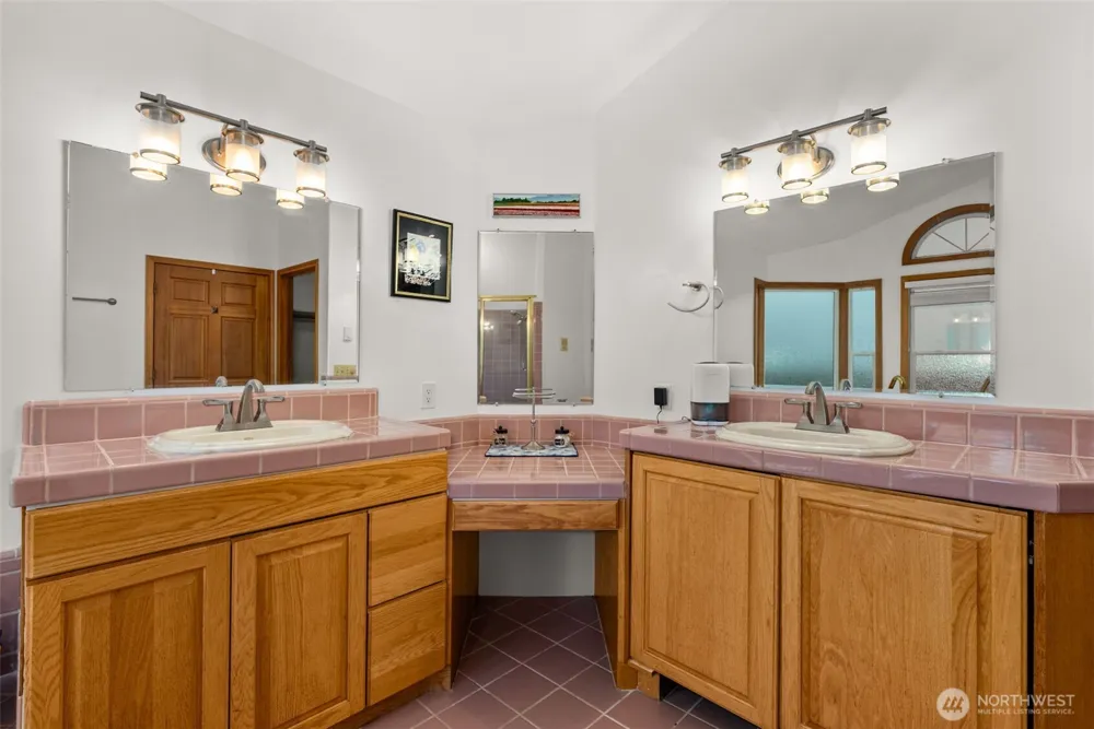 1981 Grey Gull Lane S Westport, WA 98595