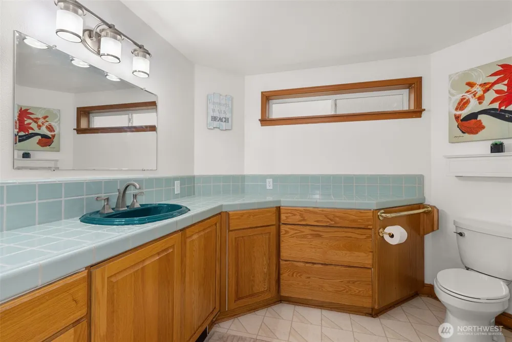 1981 Grey Gull Lane S Westport, WA 98595