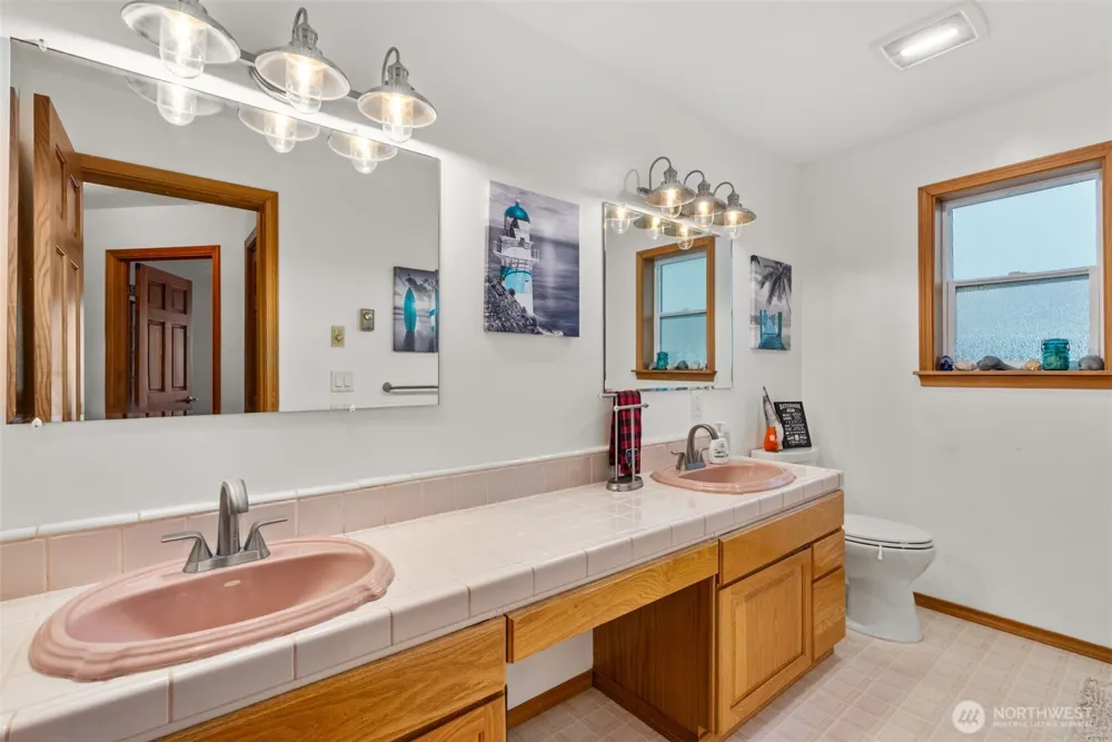 1981 Grey Gull Lane S Westport, WA 98595