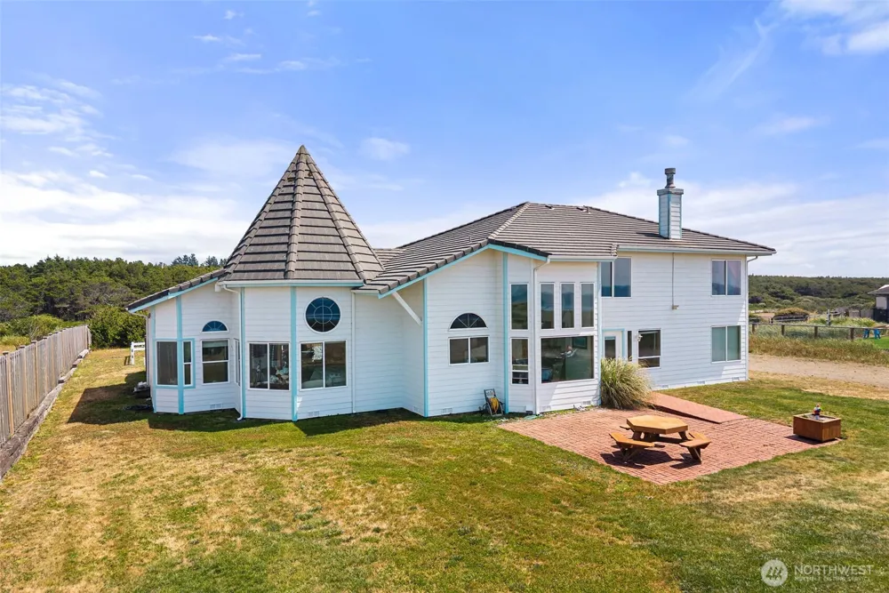 1981 Grey Gull Lane S Westport, WA 98595