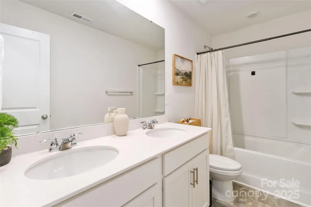 2147 Eastway Drive Dallas, NC 28034