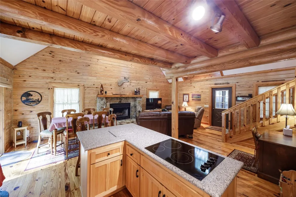 239 RILEY LAKE DRIVE Hawthorne, FL 32640