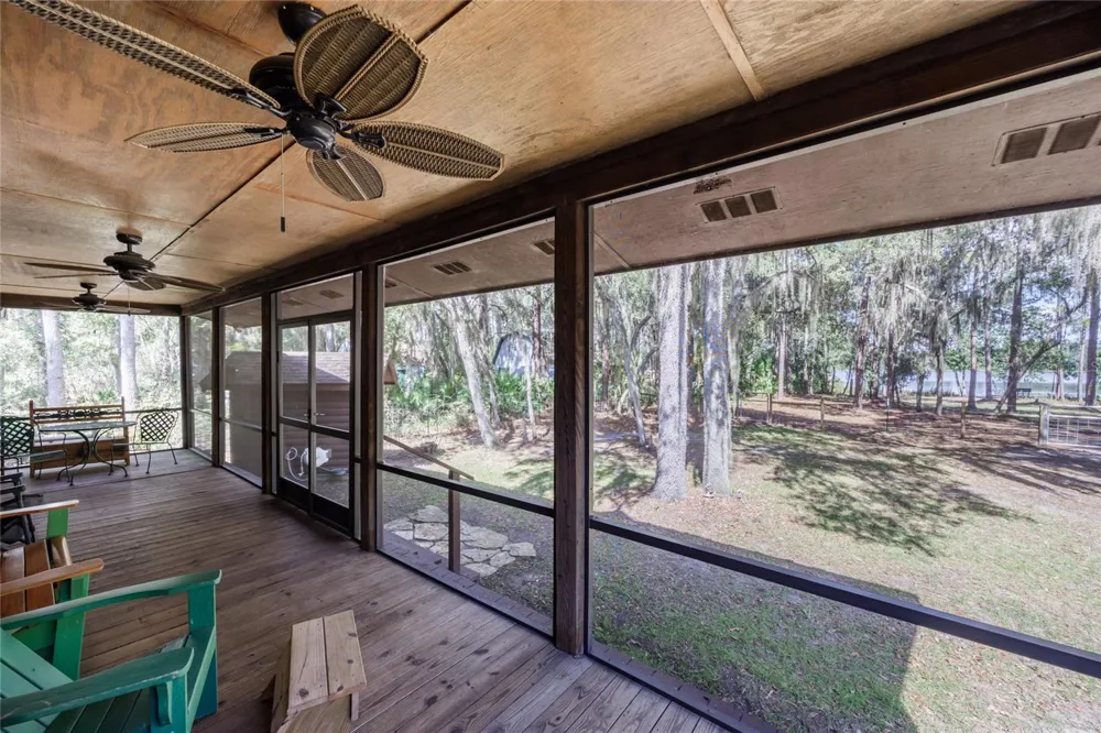 239 RILEY LAKE DRIVE Hawthorne, FL 32640