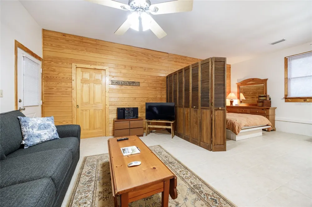 239 RILEY LAKE DRIVE Hawthorne, FL 32640