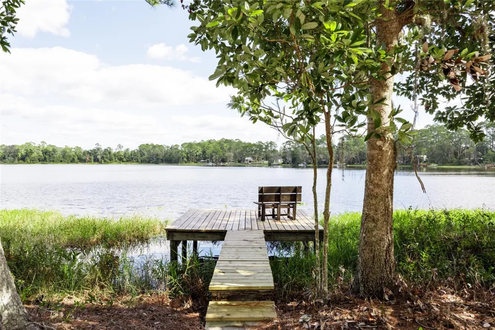 239 RILEY LAKE DRIVE Hawthorne, FL 32640