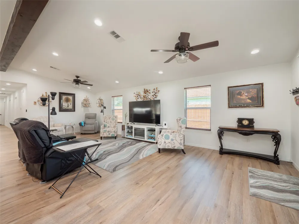 614 W 3rd Street McGregor, TX 76657