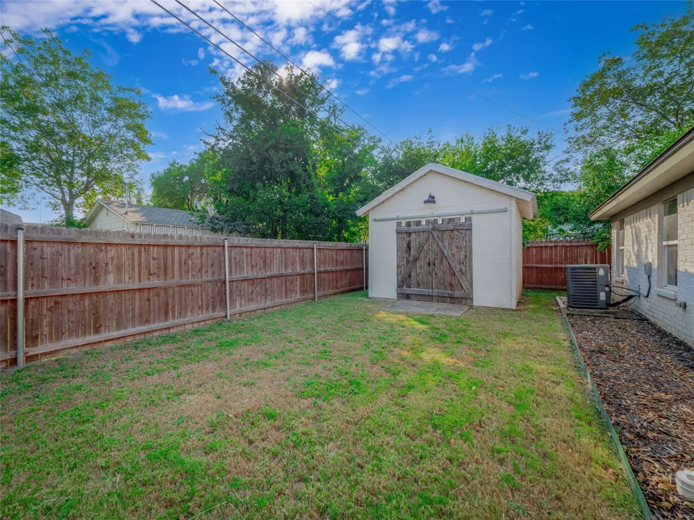 614 W 3rd Street McGregor, TX 76657