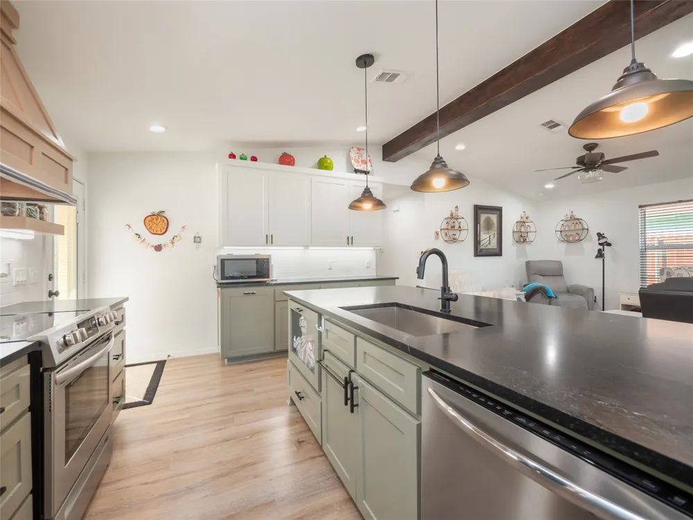 614 W 3rd Street McGregor, TX 76657