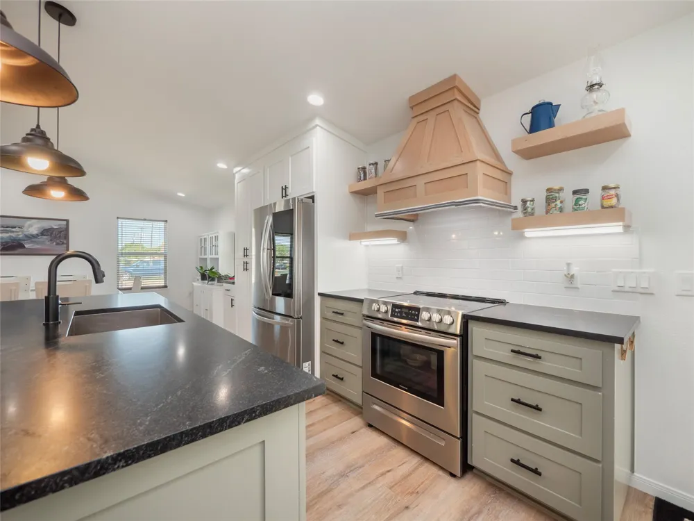 614 W 3rd Street McGregor, TX 76657